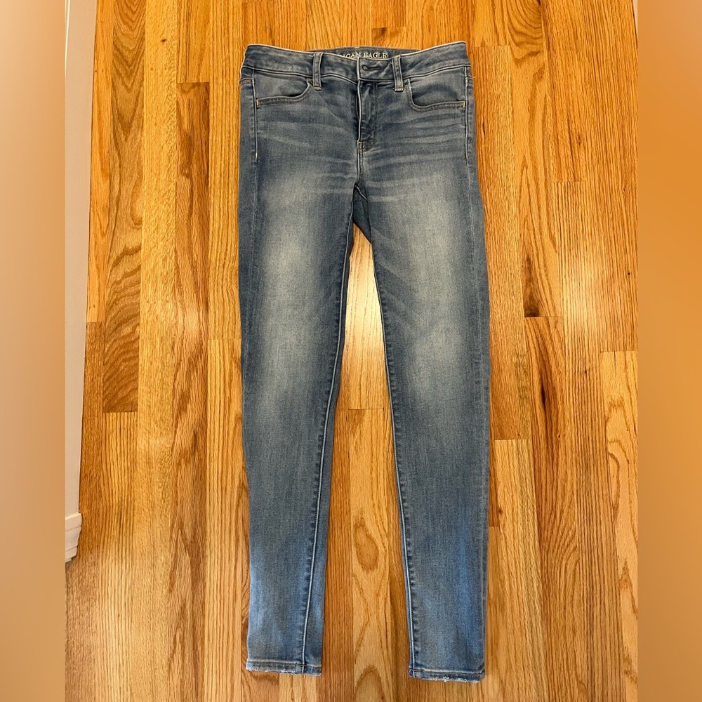 Women’s American eagle light wash jeans